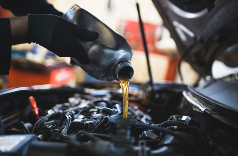 Cómo checar el aceite del motor de tu coche