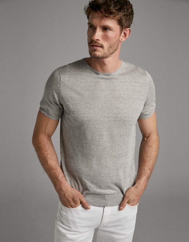 Camisetas de lino para hombre. La tendencia de temporada