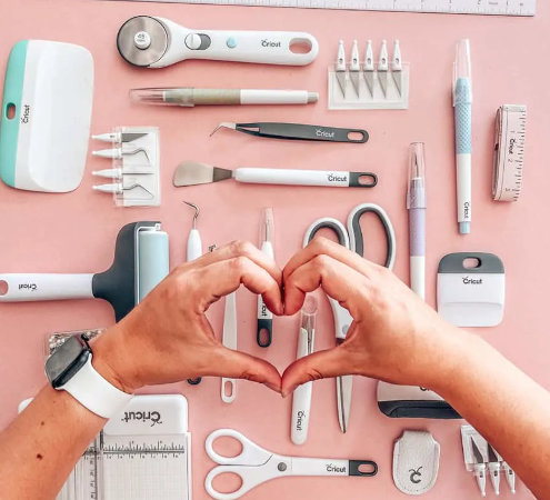 Herramientas de corte inteligente para personalizar regalos románticos